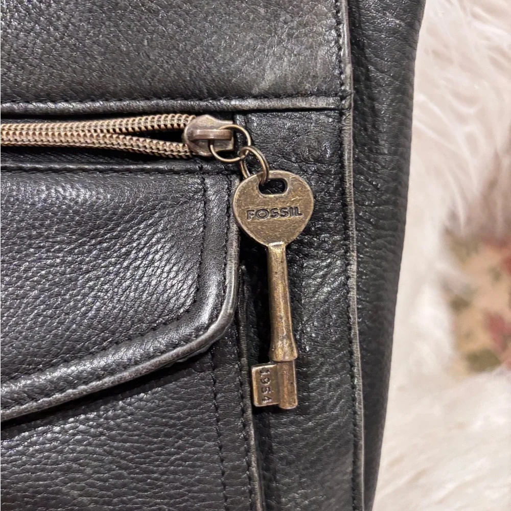 Vintage Fossil  Black Leather Shoulder/ Hobo  Bag With The Key - Picture 4 of 4